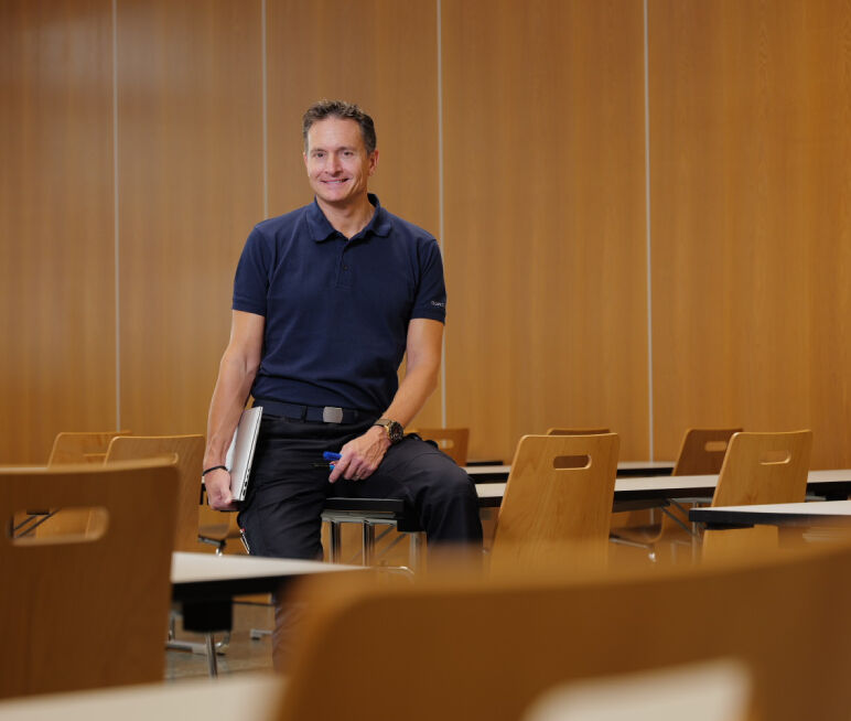 GVZ Bereichsleiter in Klassenzimmer